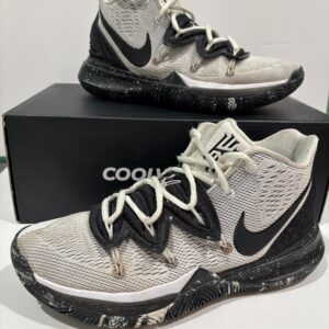 Kyrie 5 'Oreo' Basketball Shoe